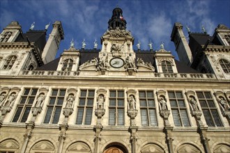 FRANCE, Ile de France, Paris, Angled view looking up at the facade and roof of the Hotel de Ville