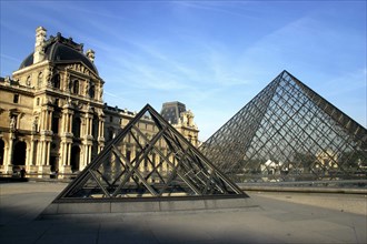 FRANCE, Ile de France, Paris, The Musee du Louvre and Glass Pyramid