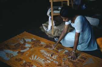 SRI LANKA, Craft, Woman working on cloth for batik production