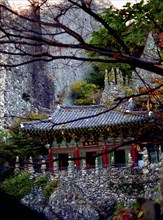 SOUTH KOREA, , Mai Son Temple set against a backdrop of cliffs and surrounded by autumnal trees