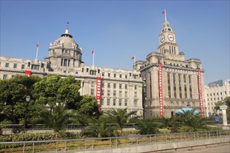 CHINA, Shanghai, The Bund aka Zhong Shan Road. View of the 1930s style waterfront architecture with