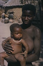NIGERIA, Bauchi State, Zull, Portrait of young woman and child from village on road between Jos and