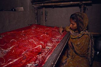 INDIA, People, Work, Sari maker Saida Begum working on red sari.