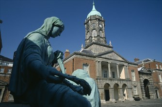 IRELAND, County Dublin, Dublin, Dublin Castle upper yard and side view of the Genealogical Office