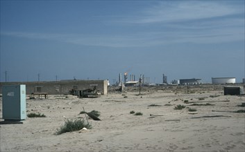KUWAIT, Al Zoor, Distant desert oil fields