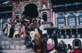 INDIA, Uttar Pradesh, Garhwal, Hindu pilgrims at the annual opening of Bodrinath Temple at one of
