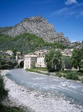 FRANCE, Provence Cote d Azur, Alpes de Haute Provence, Entrevaux. View along the river Var toward