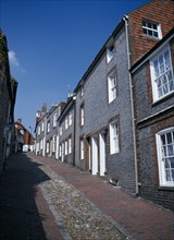 20059221 ENGLAND East Sussex Lewes View up cobbled old street with cottage housing.