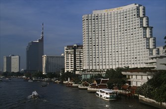 THAILAND, South, Bangkok, The Shangri La Hotel on the banks of the Chao Phraya river