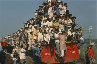 BANGLADESH, Dhaka, Overloaded Pilgrim train.