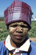 SOUTH AFRICA, Western Cape, Stellenbosch, Portrait of an agricultural farm worker at Mooiberg fruit