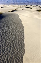USA, California, Death Valley, View along the ridge of a sand dune in the desert landscape with a