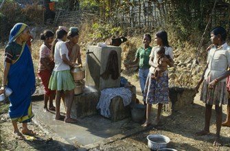 INDIA, Maharashtra, Women and girls gathered at a water outlet