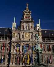 BELGIUM, Flemish Region, Antwerp, Grote Markt or Main Square.  The Brabo Fountain with the Town