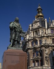 BELGIUM, Flemish Region, Antwerp, Meir.  Teniersplaats.  Main shopping street with statue of David