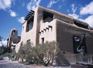 USA, New Mexico, Santa Fe, Museum with typical Adobe architecture