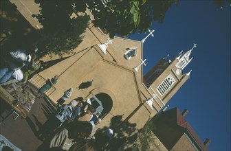 USA, New Mexico, Albuquerque, Tourists outside an Felipe de Neri church in the old town plaza