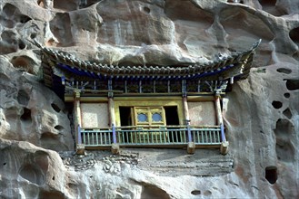 CHINA, Gansu, Zhangye, Mati sa Temple built in to the cliff face
