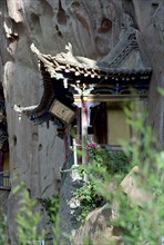 CHINA, Gansu, Zhangye, Mati sa Temple built in to the cliff face