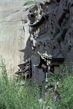 CHINA, Gansu, Zhangye, Mati sa Temple built in to the cliff face
