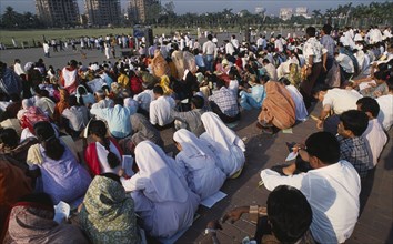 BANGLADESH, Dhaka, Crowds of Christian worshippers at Easter sunrise service at parliament building