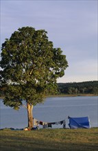 AUSTRALIA, Queensland, Camping, Campers by Lake Tinaroo on the Atherton Tableland south west of