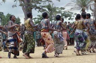 CONGO, Festivals, Dancers in traditional dress