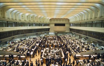 JAPAN, Tokyo, View over the trading floor of the Tokyo stock exchange