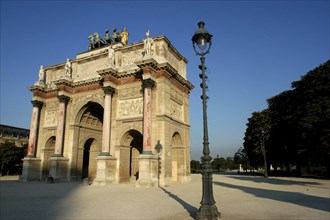 FRANCE, Ile de France, Paris, Angled view of the Arc de Triomphe du Carrousel triumphal arch