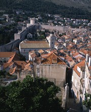 CROATIA, Dalmatia, Dubrovnik, View over the city rooftops and Dominican Monastery