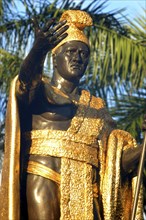 USA, Hawaii, Oahu, Honolulu. King Kamehameha statue wearing gold draped cloth and hat
