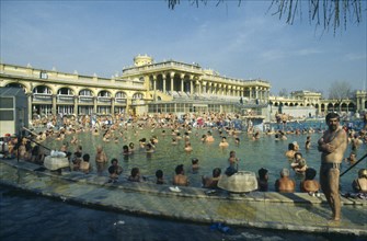 HUNGARY, Budapest, Szechenyi Thermal Baths.  Open air swimming pools with crowds of bathers at