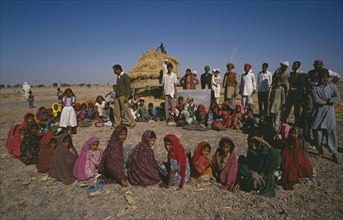 INDIA, Rajasthan, Dhani, Pupils and teachers at desert school.