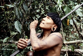 ECUADOR, Upper Amazon, People, Waorani Indian hunter with blowpipe and poison dart