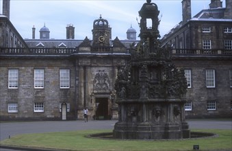 SCOTLAND, Lothian, Edinburgh, Holyrood Palace west entrance with monument in the foreground