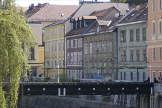SLOVENIA, Ljubljana, River Ljubljanica. View along row of Austro Hungarian buildings toward the Old