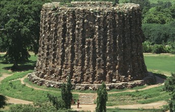 INDIA, Delhi, Uncompleted second tower of victory started by the Muslim ruler Ala ud din at the