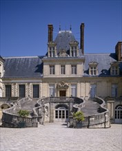 FRANCE, Ile de France, Seine et Marne, Chateau Fontainebleau exterior