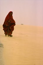 ALGERIA, People, Women, Woman in dust storm