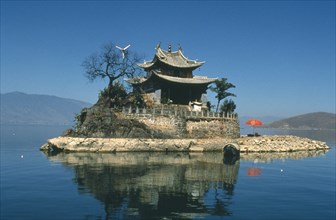 CHINA, Yunnan, Dali, Temple of the Mercy Goddess Guan Yin on lake Erhai