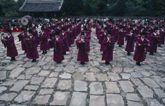 SOUTH KOREA, Seoul, Chong Myo rites at Confucian temple