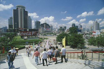 CHINA, Guangdong Province, Shenzhen SEZ, Pedestrian walkway in Shenzhen city on the border with