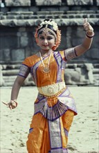 INDIA, Customs, Woman performing the Bharata Natyam one of the oldest forms of Indian classical