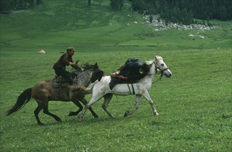 CHINA, Xinjiang Province, Traditions, Kazakh traditional wrestling on horseback called Audaryspak