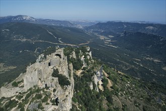 FRANCE, Languedoc Roussillon, Aude, Peyrepertuse Cathar Castle.  Ruined fortifications of eleventh
