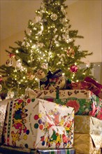 USA, Minnesota, Brooklyn Center, Christmas presents piled high around the decorated evergreen tree.