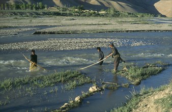 AFGHANISTAN, Bamiyan Province, Yakawlang, Man and boys fishing in river.
