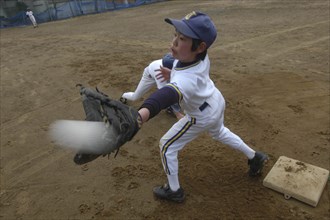 JAPAN, Chiba, Tako, "First baseman Satoshi Ui, 12 year old 6th grader, reaches for a pick off throw