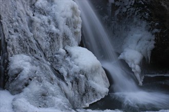 JAPAN, Ibaragi, Fukuroda-no-taki, Fukuroda Waterfall detail in the winter with gushing water and
