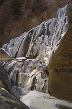 JAPAN, Ibaragi, Fukuroda-no-taki, Fukuroda Waterfalls in the winter with the gushing water at the